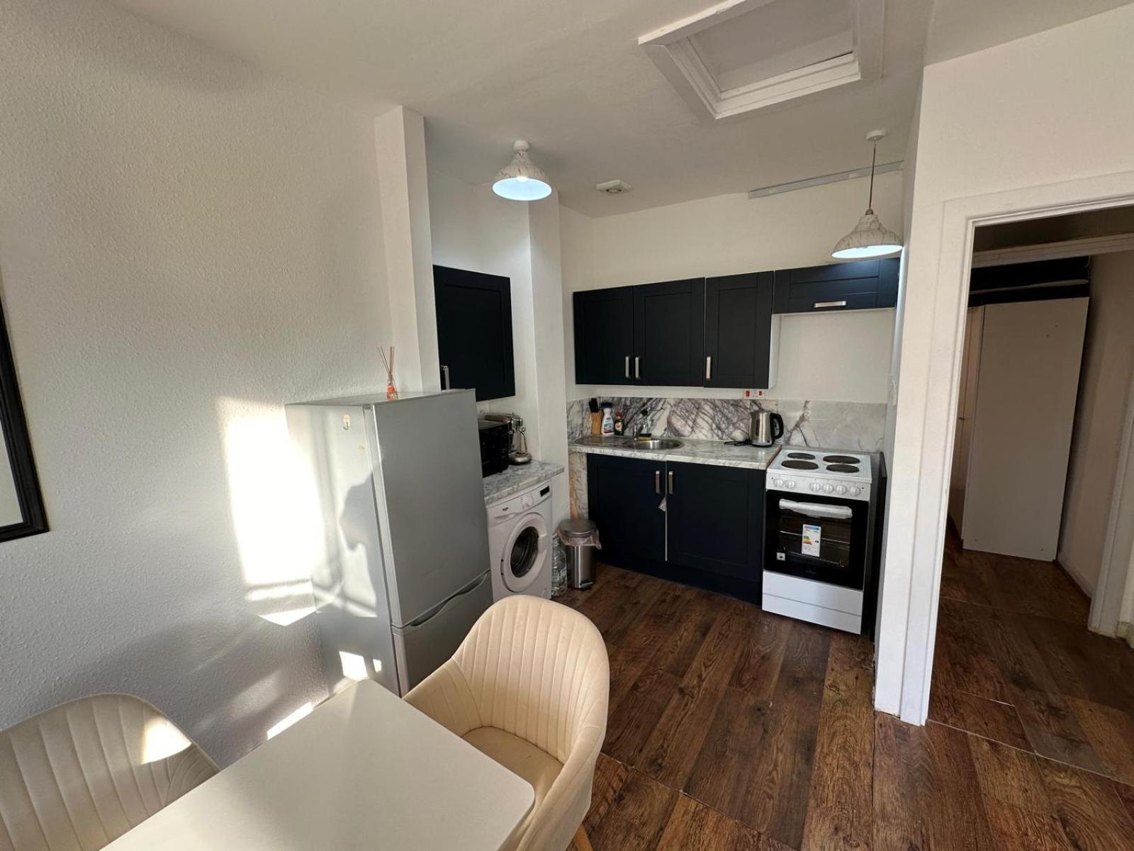 One Bed Victorian Flat,10 Min Walk To Paddington, Sleeps 4, Pet-Friendly Apartment London Bagian luar foto